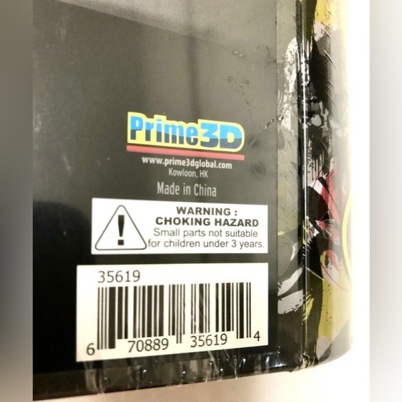 DC Comics Batman Prime 3D Puzzle 12" x 18" 300 Pieces Collectible Tin Case - Picture 5 of 8